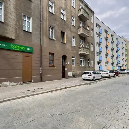 Colorful Spizowa In Near Centre By Renters Appartamento Breslavia