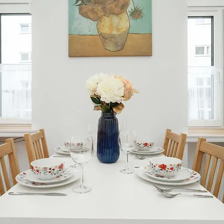 Colorful Spizowa In Near Centre By Renters Appartamento Breslavia